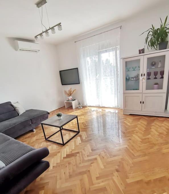 Apartman Pejic โปดสตรานา ภายนอก รูปภาพ