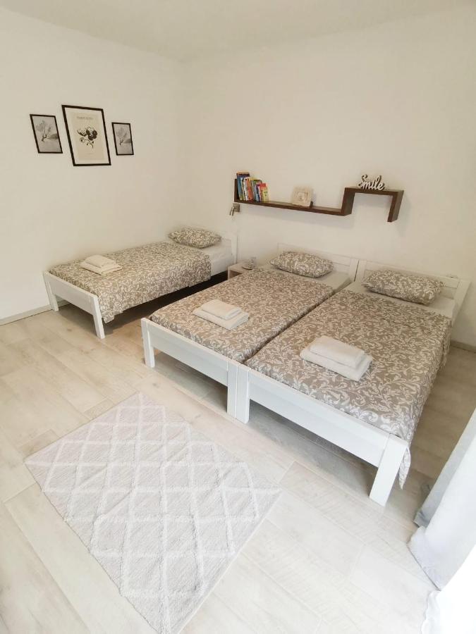Apartman Pejic โปดสตรานา ภายนอก รูปภาพ