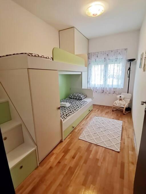 Apartman Pejic โปดสตรานา ภายนอก รูปภาพ