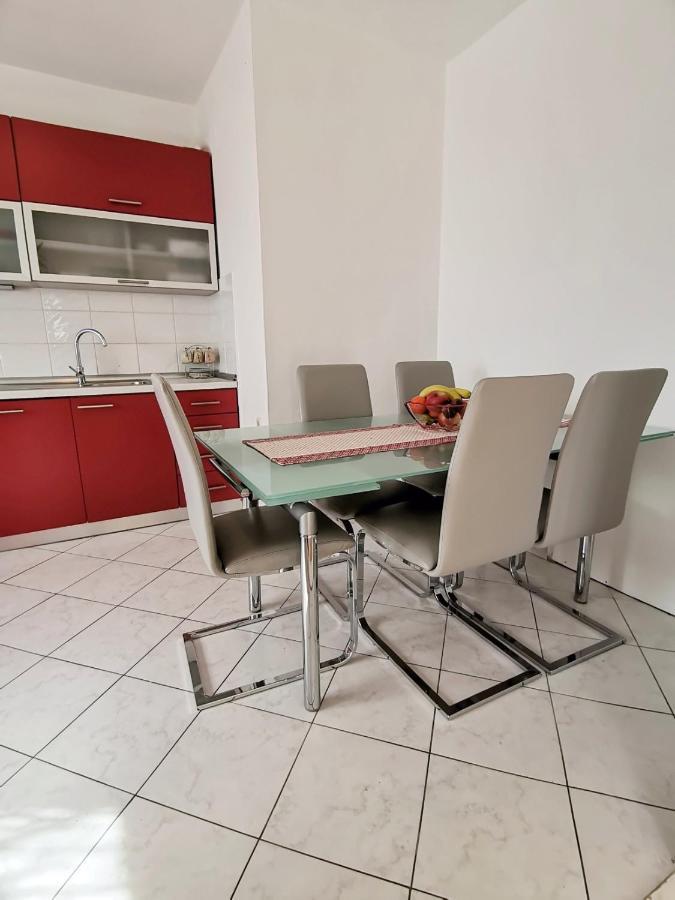 Apartman Pejic โปดสตรานา ภายนอก รูปภาพ